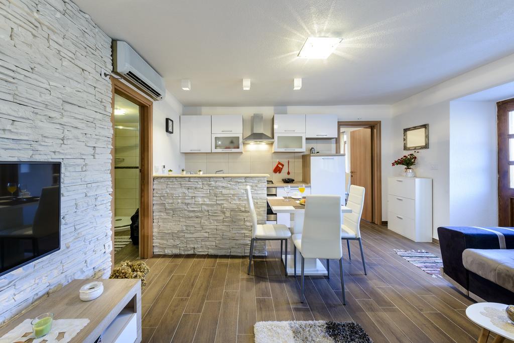 Apartment Mistral - Cosy Apartment With Sea View Molunat Exterior photo